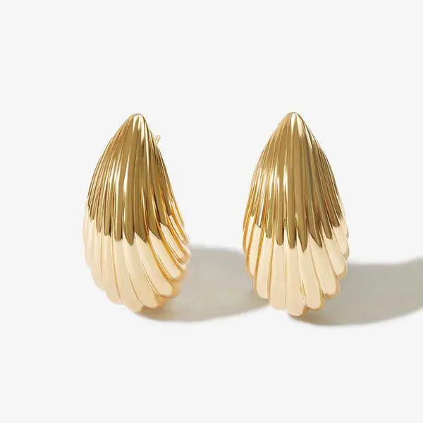 Vintage earrings made of embossed gold Claire