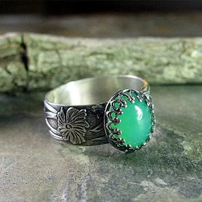 Emerald ring with carved flower Unique Joyas