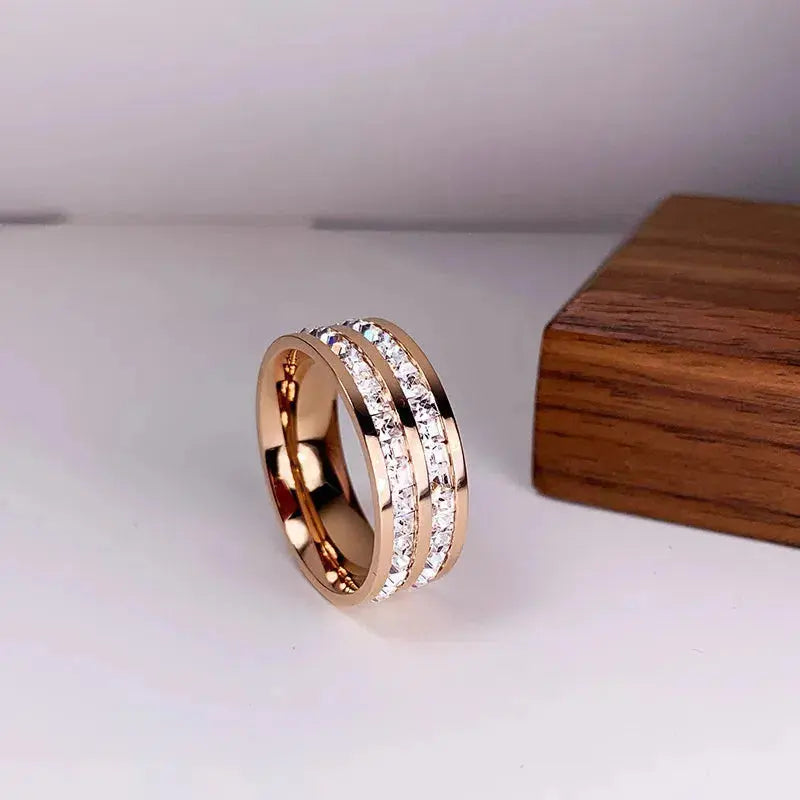 Elegant ring with double zirconia inlay Unique Joyas