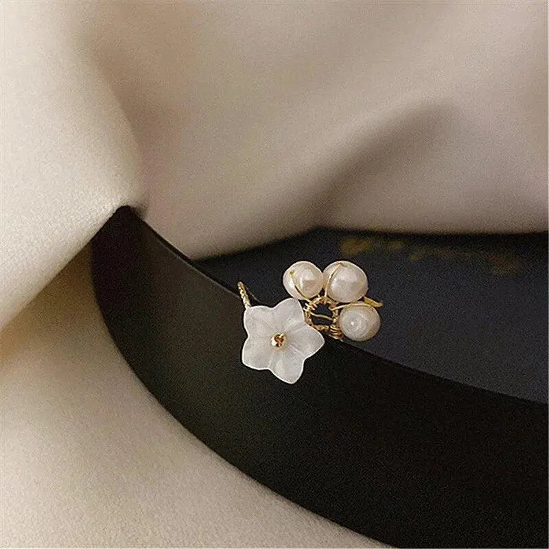 Adjustable pearl flower ring in gold Unique Joyas