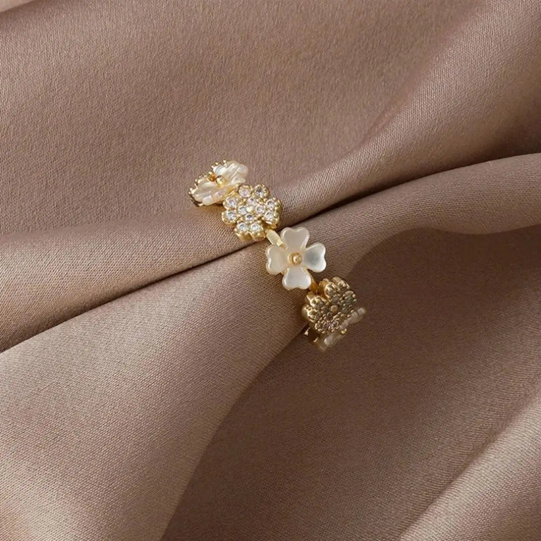 Adjustable gold ring with white flowers and zirconia Unique Joyas