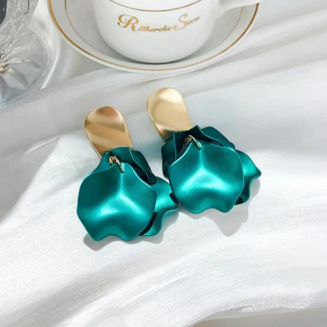 Elegant blue petal earrings in gold