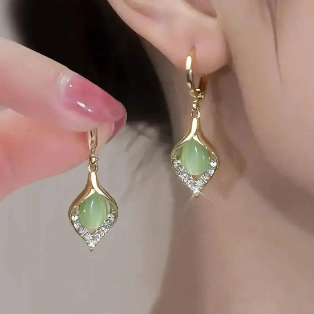 Elegant earrings with sparkling green crystals Unique Joyas