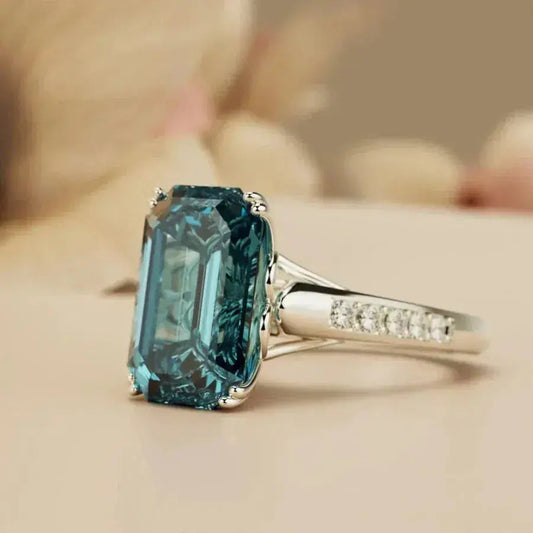 Vintage ring with blue crystal Unique Joyas