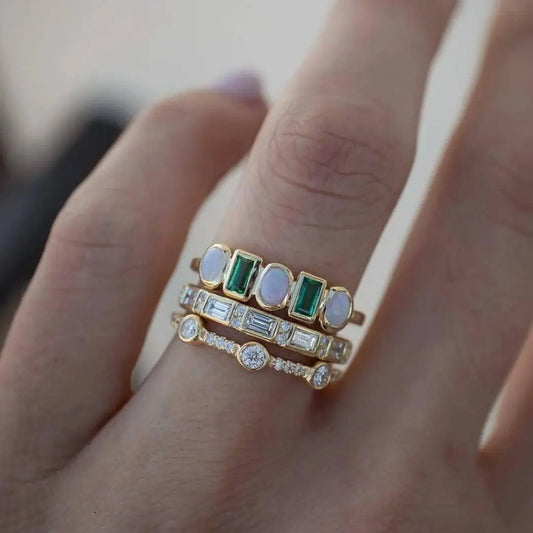 Vintage rings with white and green opal Unique Joyas