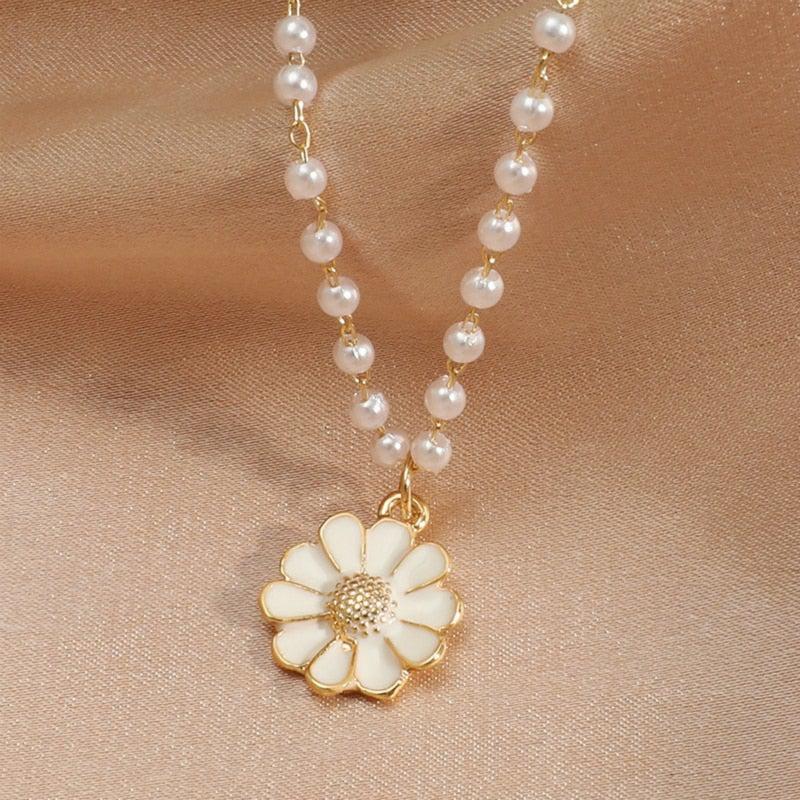 Daisy with Pearl Pendant