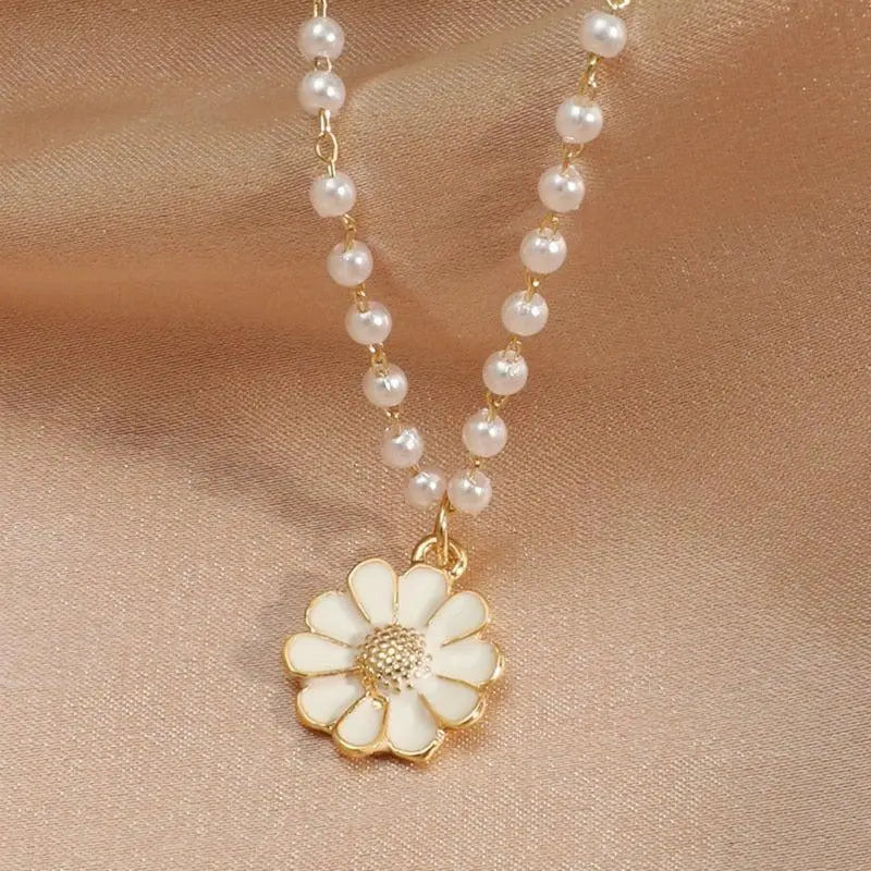 Daisy with Pearl Pendant Unique Joyas