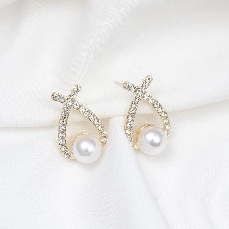 Pearl earrings with glitter