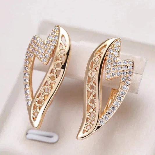 Elegant earrings with zirconia in gold