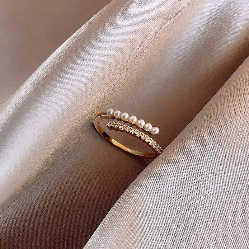 Adjustable luxury ring with pearls and zirconia in gold Unique Joyas