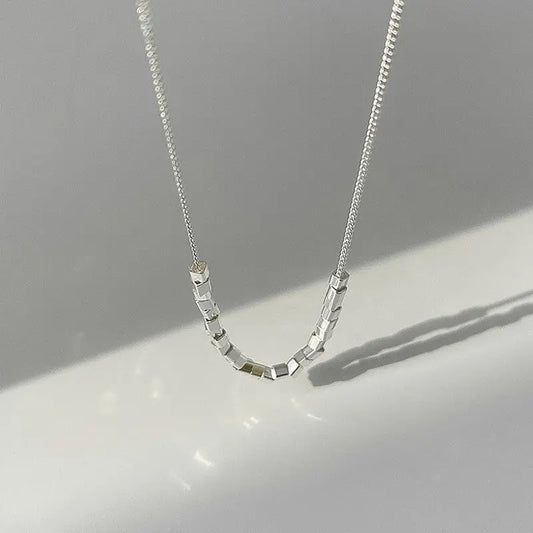 Modern pearl-inspired necklace with a sleek chain design Unique Joyas