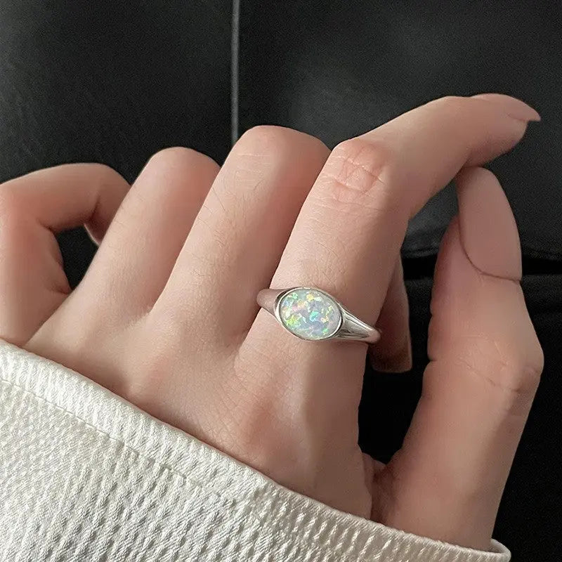 Classic silver ring featuring a single pearl Unique Joyas