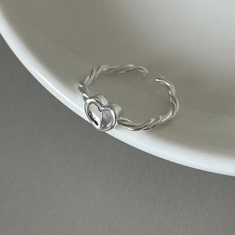 Delicate silver ring with heart detail Unique Joyas