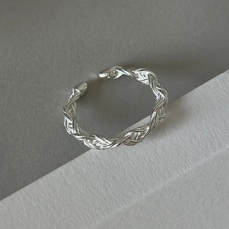 Braided silver ring with intricate design Unique Joyas