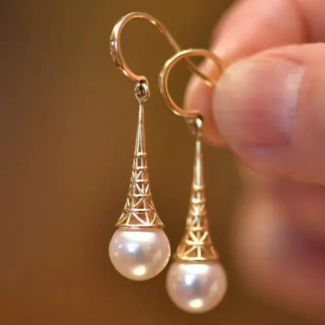 Golden dangling earrings with elegant pearls Unique Joyas