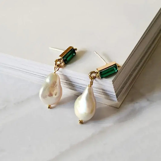 Pearl earrings with emeralds in gold Unique Joyas