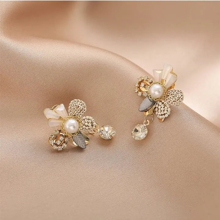 Daisy earrings with pearls in gold