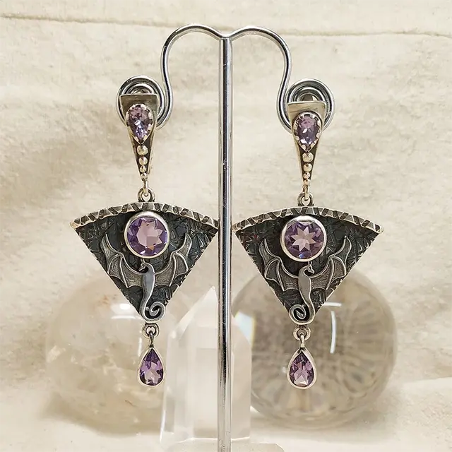 Vintage earrings made of silver and purple zirconia Unique Joyas