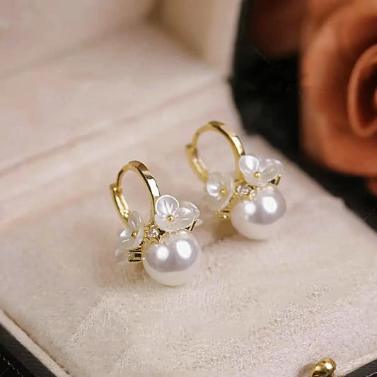 Elegant pearl earrings with flowers Claire