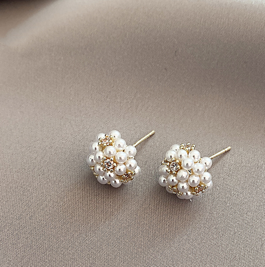 Small Elegant Pearl Earrings Claire