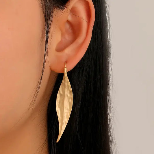 Vintage earrings with golden leaf Unique Joyas