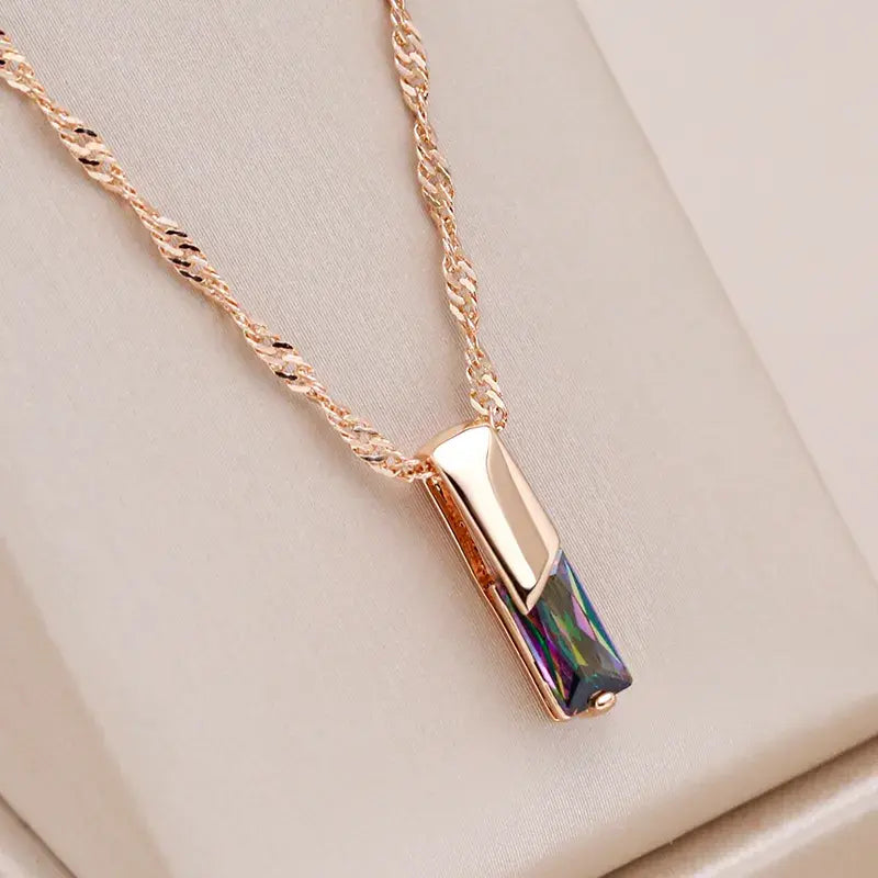 Elegant necklace with multicolored crystal