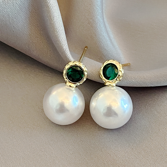 Pearl earrings with green crystal Claire