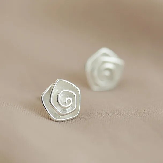 Vintage earrings in the shape of a white flower Unique Joyas