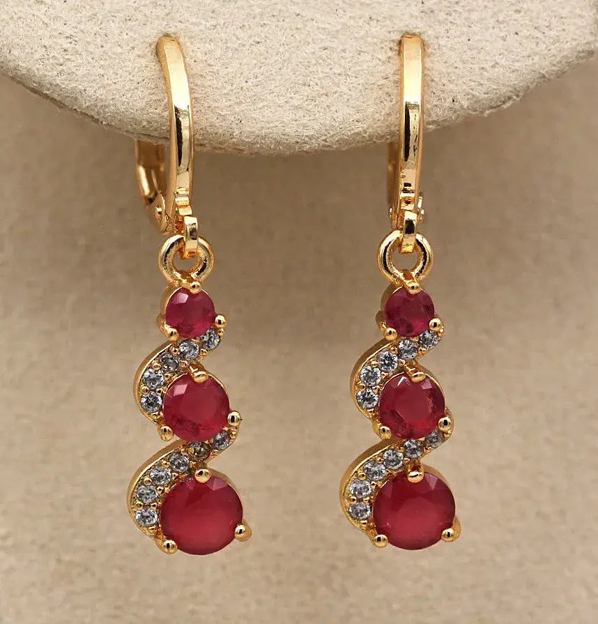 Elegant earrings with golden zirconia Unique Joyas