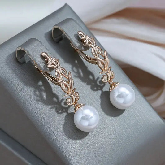 Elegant dangling pearl earrings Claire