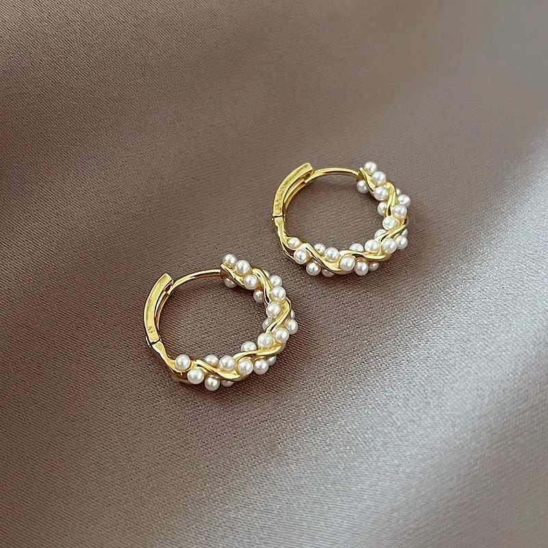 Elegant round pearl earrings with inlays