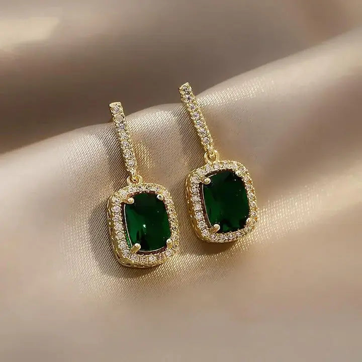 Elegant earrings with shiny green crystals Unique Joyas