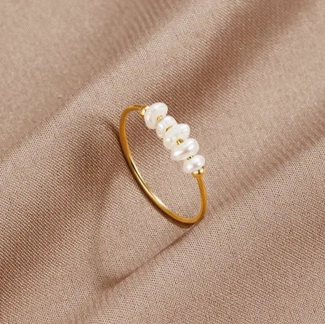 Gold-plated ring with elegant pearls Unique Joyas