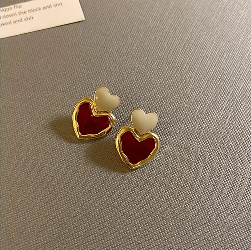 Elegant heart earrings made of red enamel in gold Unique Joyas