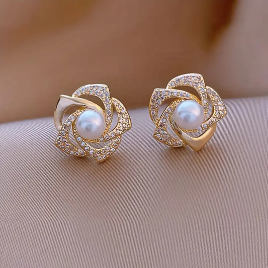 Elegant bright spiral pearl earrings