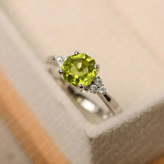 Olive Crystal Ring in Silver Unique Joyas