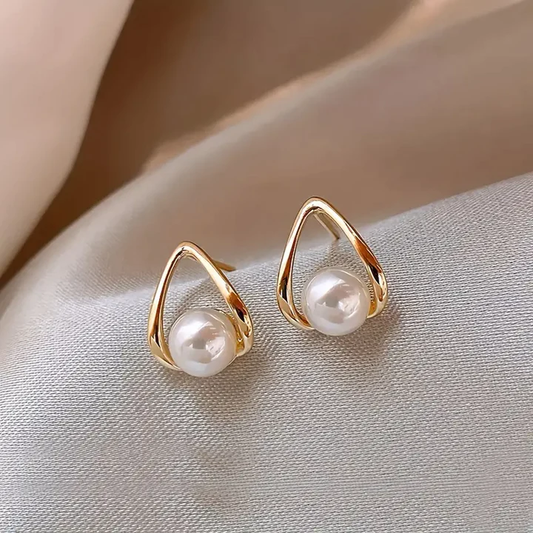 Triangular Hollow Earrings with Elegant Pearls Unique Joyas