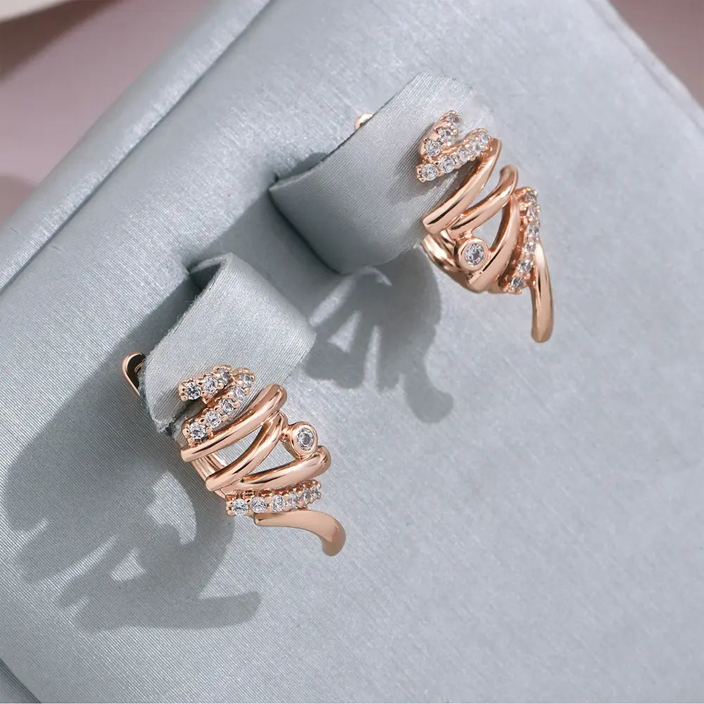 Elegant bright spiral earrings made of gold