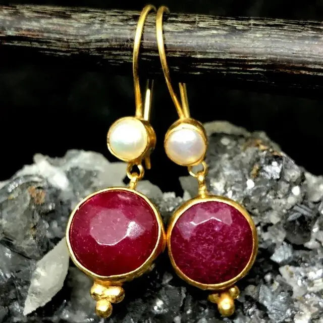 Red earrings and pearls in vintage gold Unique Joyas