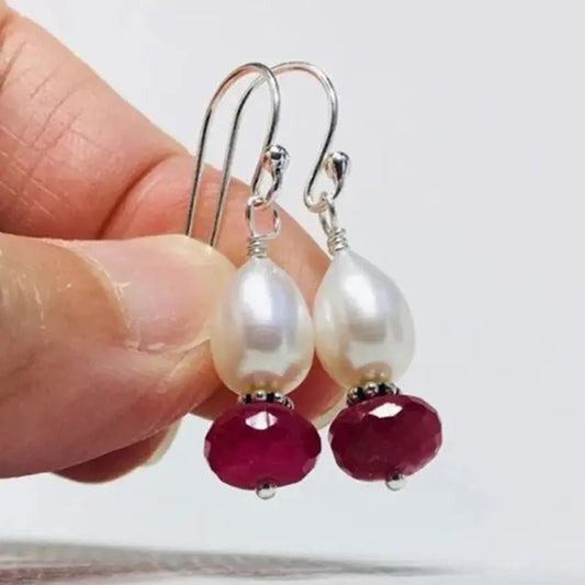 Vintage earrings with pearls and red stones Unique Joyas