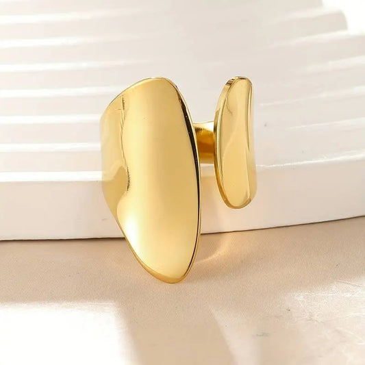 Elegant open gold ring