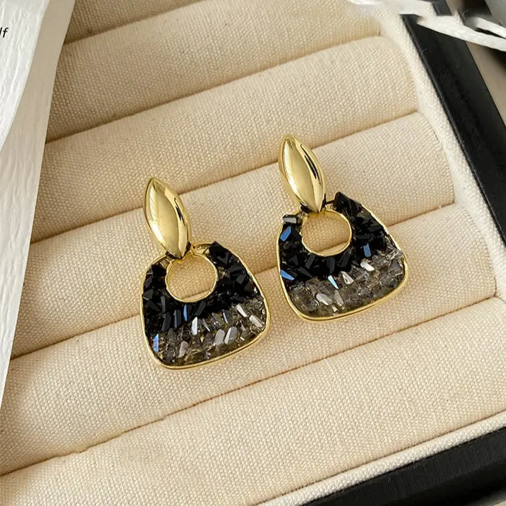 Elegant earrings in black crystal and gold