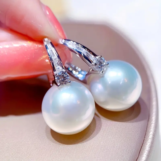 Elegant pearl earrings in shiny silver Claire