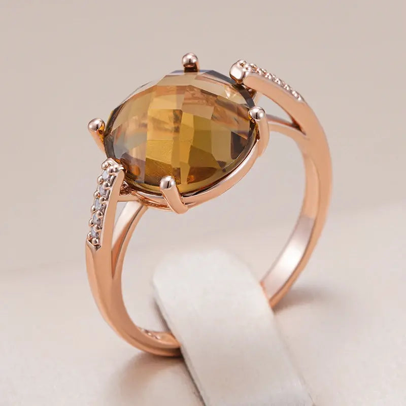 Elegant ring with brown, gold-colored crystal Unique Joyas