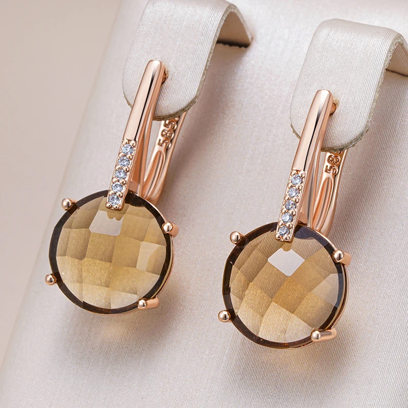 Elegant earrings in brown crystal round