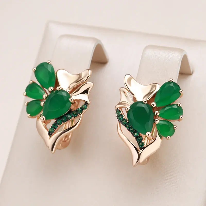 Elegant earrings in green crystal