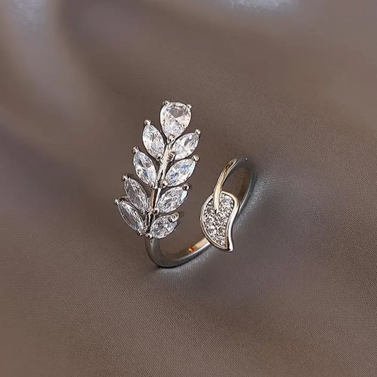 Elegant ring with shiny leaf Unique Joyas