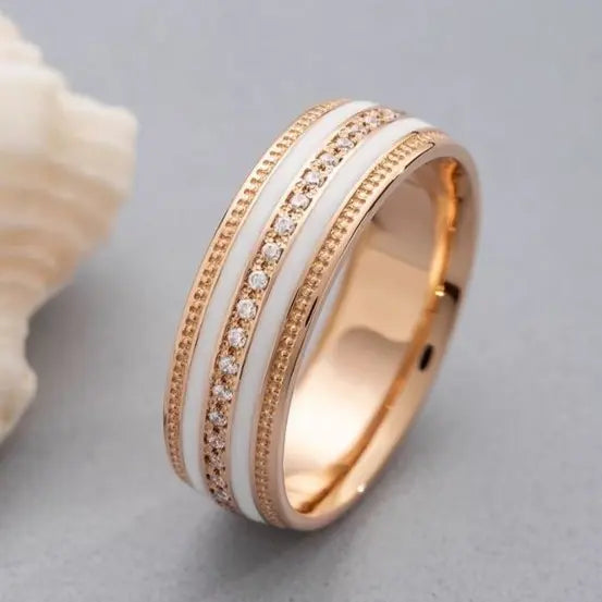 Vintage Gold and White Ring Unique Joyas