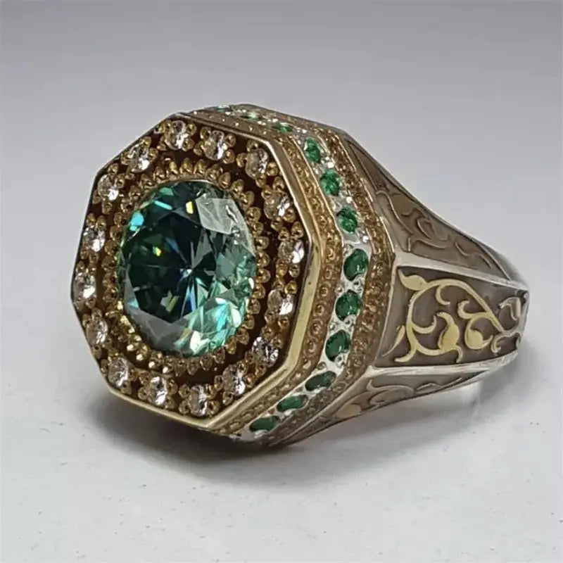 Green Ring in Vintage Brilliant Gold Unique Joyas