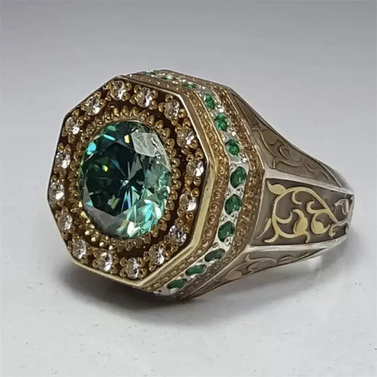 Green Ring in Vintage Brilliant Gold Unique Joyas